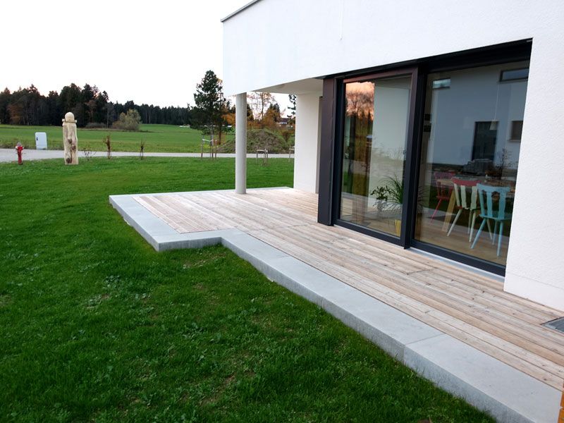 Marion Kolb - Wohnhaus mit Carport und Geräteschuppen