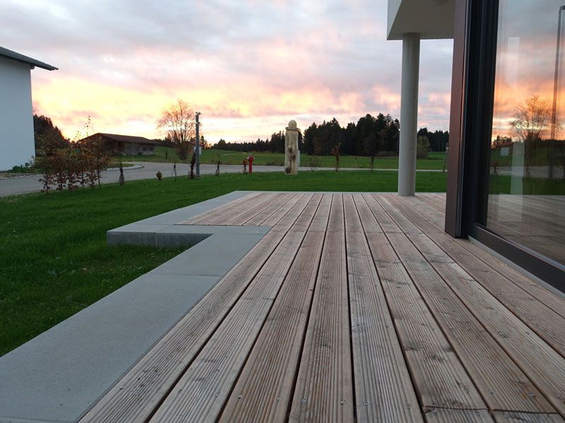 Marion Kolb - Wohnhaus mit Carport und Geräteschuppen